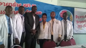 Des membres du comité et le Dr Eliode Pierre