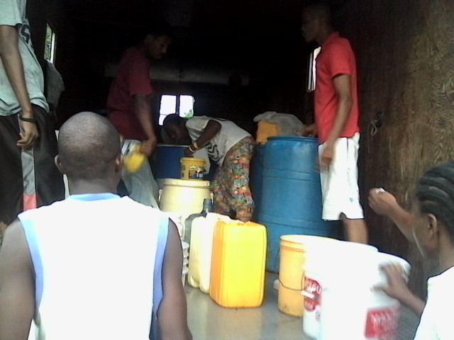 Article : Monsieur, combien co&ucirc;te ce r&eacute;cipient d&rsquo;eau s&rsquo;il vous pla&icirc;t&nbsp;?